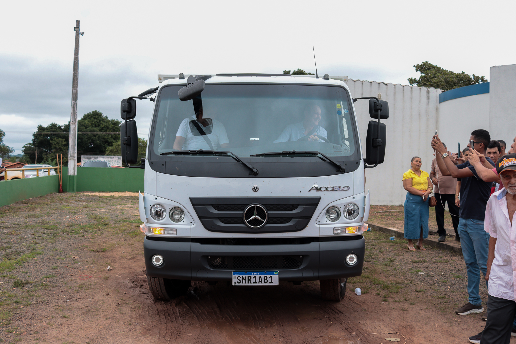 São João do Paraíso recebe caminhão para fortalecer o desenvolvimento local
